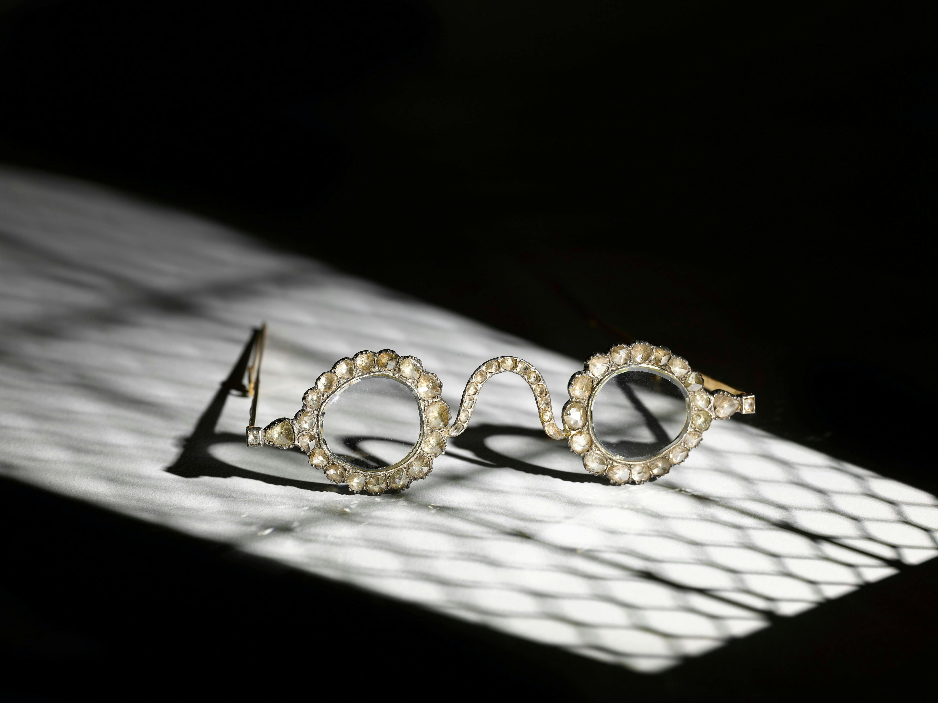 A pair of Mughal spectacles set with diamond lenses, in diamond-mounted frames, India, lenses circa 17th century, frames 19th century (est. 1,500,000 - 2,500,000)