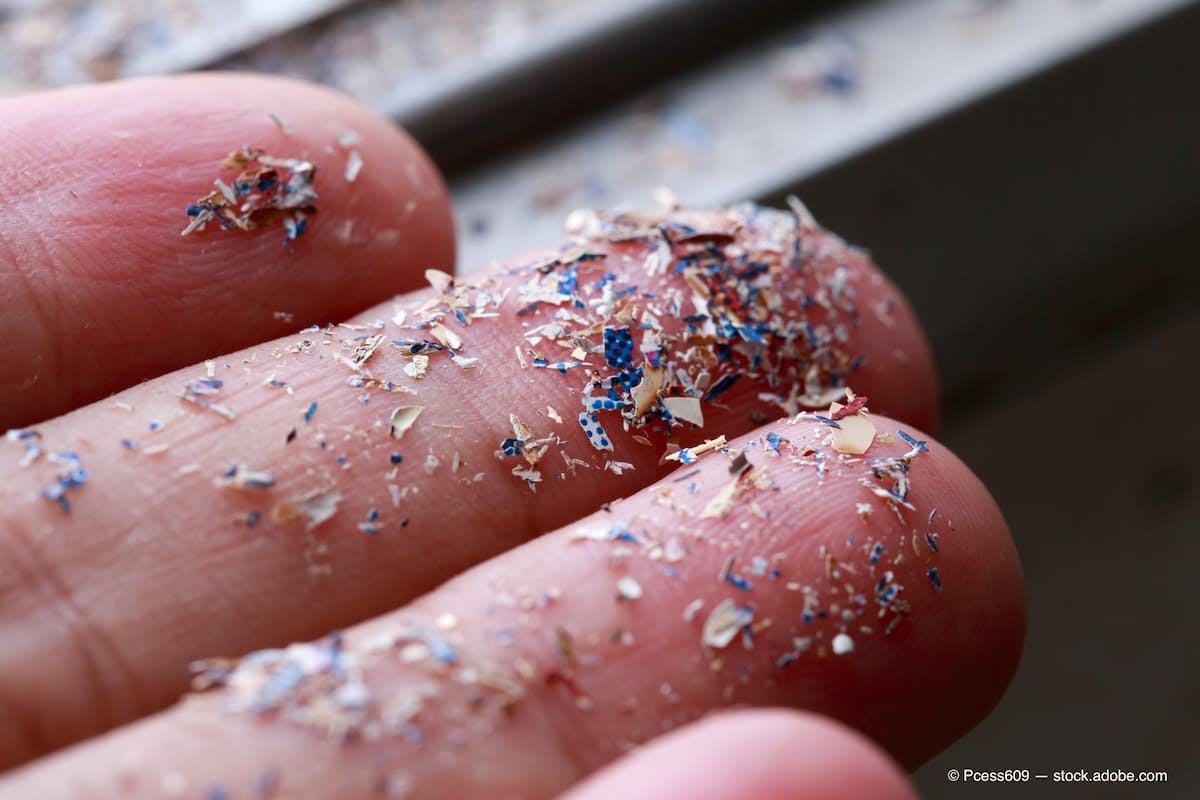 Close up side shot of microplastics lay on people hand.Concept of water pollution and global warming. Climate change idea. (Adobe Stock / Pcess609)